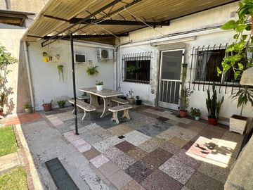 VENTA CASA Y 2 DEPTOS CON PILETA APTO CREDITO