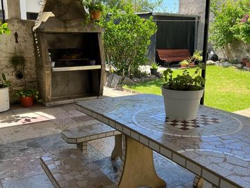 VENTA CASA Y 2 DEPTOS CON PILETA APTO CREDITO