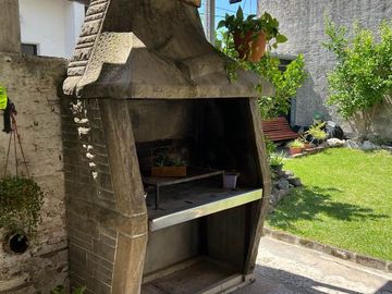 VENTA CASA Y 2 DEPTOS CON PILETA APTO CREDITO