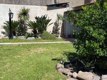 VENTA CASA Y 2 DEPTOS CON PILETA APTO CREDITO