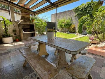 VENTA CASA Y 2 DEPTOS CON PILETA APTO CREDITO