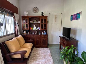 VENTA CASA Y 2 DEPTOS CON PILETA APTO CREDITO