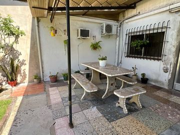 VENTA CASA Y 2 DEPTOS CON PILETA APTO CREDITO