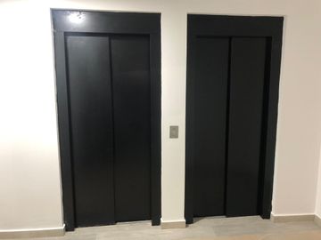 VENTA COCHERA CUBIERTA EN PB A ESTRENAR