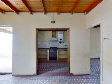 CASA 4 AMBIENTES EN VENTA EN VALENTIN ALSINA PATIO