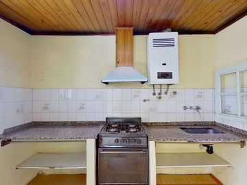CASA 4 AMBIENTES EN VENTA EN VALENTIN ALSINA PATIO