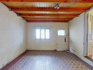 CASA 4 AMBIENTES EN VENTA EN VALENTIN ALSINA PATIO