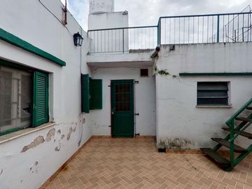 CASA 4 AMBIENTES EN VENTA EN VALENTIN ALSINA PATIO