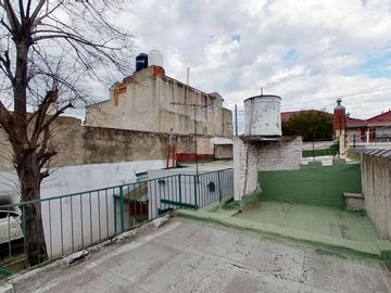 CASA 4 AMBIENTES EN VENTA EN VALENTIN ALSINA PATIO