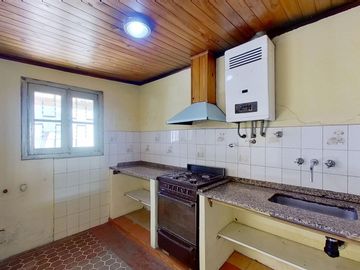 CASA 4 AMBIENTES EN VENTA EN VALENTIN ALSINA PATIO