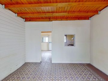 CASA 4 AMBIENTES EN VENTA EN VALENTIN ALSINA PATIO