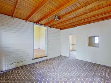 CASA 4 AMBIENTES EN VENTA EN VALENTIN ALSINA PATIO
