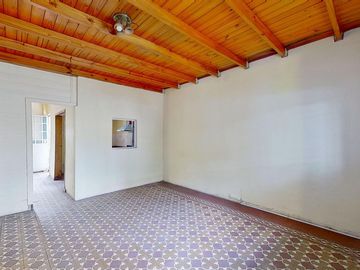 CASA 4 AMBIENTES EN VENTA EN VALENTIN ALSINA PATIO