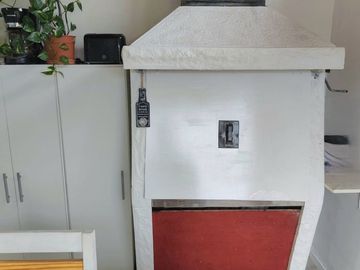 CASA CENTRICA CON PARRILLA Y PATIO