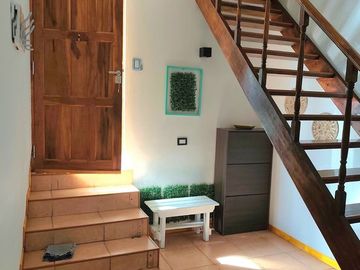 CASA CENTRICA CON PARRILLA Y PATIO