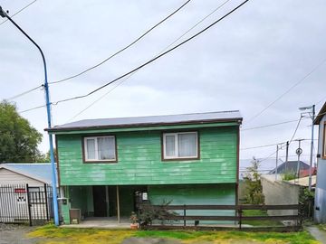 CASA CENTRICA CON PARRILLA Y PATIO