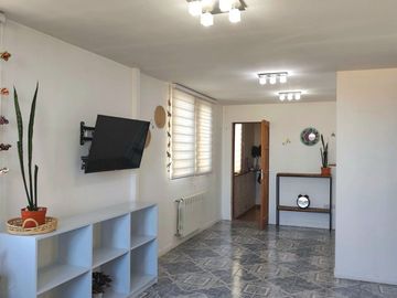 CASA CENTRICA CON PARRILLA Y PATIO