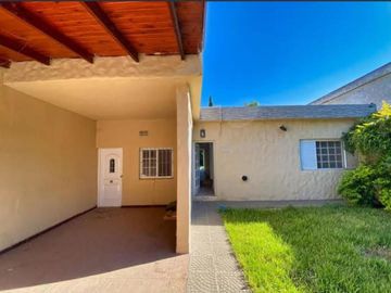 Casa en venta. Fisherton R. Parque y pileta.