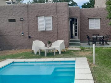Casa en venta. Fisherton R. Parque y pileta.