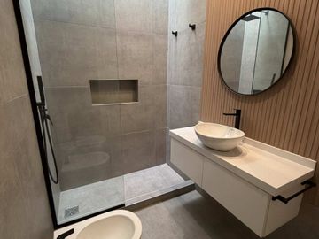 CASA DE PASILLO EN VENTA 2 DORMITORIOS
