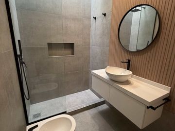 CASA DE PASILLO EN VENTA 2 DORMITORIOS