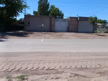 VENTA 3 CASAS +PISCINA+ SALON COMERCIAL+PARQUE