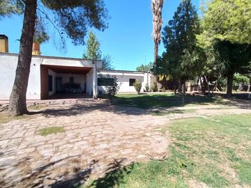 VENTA 3 CASAS +PISCINA+ SALON COMERCIAL+PARQUE