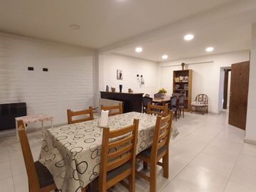 VENTA 3 CASAS +PISCINA+ SALON COMERCIAL+PARQUE