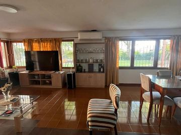 VENTA 3 CASAS +PISCINA+ SALON COMERCIAL+PARQUE