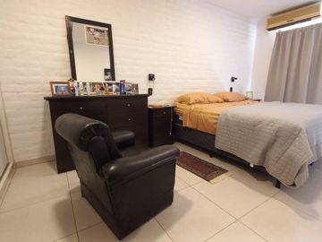 VENTA 3 CASAS +PISCINA+ SALON COMERCIAL+PARQUE
