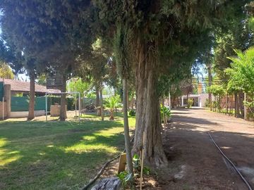 VENTA 3 CASAS +PISCINA+ SALON COMERCIAL+PARQUE