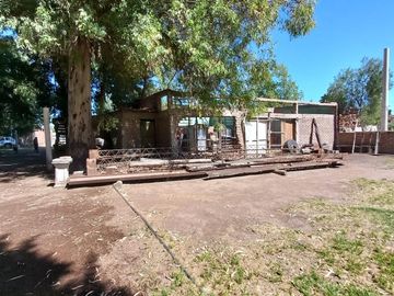 VENTA 3 CASAS +PISCINA+ SALON COMERCIAL+PARQUE