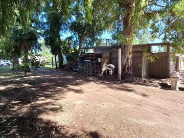 VENTA 3 CASAS +PISCINA+ SALON COMERCIAL+PARQUE