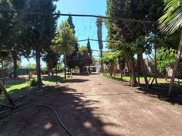 VENTA 3 CASAS +PISCINA+ SALON COMERCIAL+PARQUE