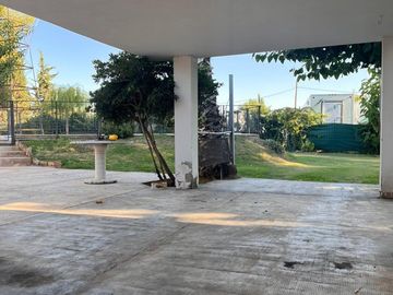 VENTA 3 CASAS +PISCINA+ SALON COMERCIAL+PARQUE