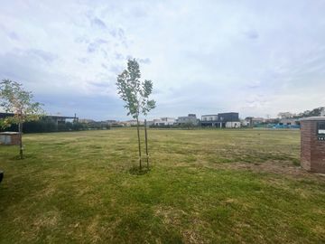 LOTE EN VENTA EN BARRIO SANTA LUCIA PILAR DEL ESTE