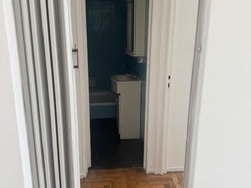 VEMTA DOS AMBIENTES CON BALCON Y LAVADERO .( VENTA CON RENTA)