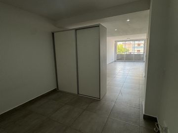 mono ambiente super amplio    - 52m2 - balcón - aire acondicionado - paclard -  amenities
