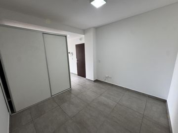 mono ambiente super amplio    - 52m2 - balcón - aire acondicionado - paclard -  amenities