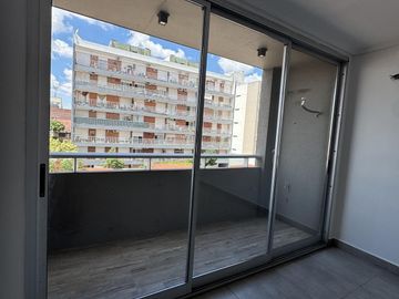 mono ambiente super amplio    - 52m2 - balcón - aire acondicionado - paclard -  amenities