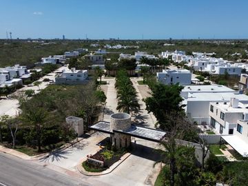 Casa en venta en privada Zentura en Cholul Yucatan