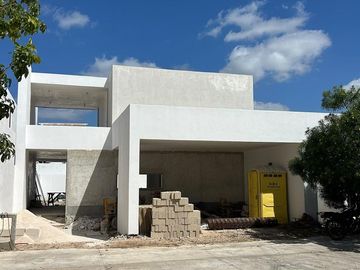 Casa en venta en privada Zentura en Cholul Yucatan