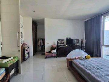 Pakuwon Indah Lisbon dekat Pakuwon Mall
