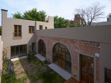 VENTA RICCHIERI 1400, CASA 3 DORMIT + comodin, 3 baños, cochera, patio y piscina.