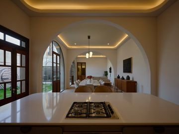 VENTA RICCHIERI 1400, CASA 3 DORMIT + comodin, 3 baños, cochera, patio y piscina.