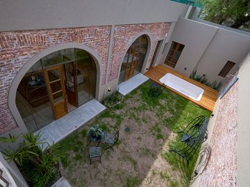 VENTA RICCHIERI 1400, CASA 3 DORMIT + comodin, 3 baños, cochera, patio y piscina.