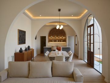 VENTA RICCHIERI 1400, CASA 3 DORMIT + comodin, 3 baños, cochera, patio y piscina.