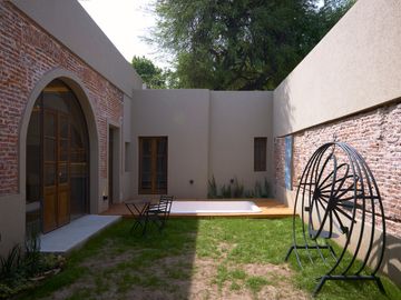 VENTA RICCHIERI 1400, CASA 3 DORMIT + comodin, 3 baños, cochera, patio y piscina.