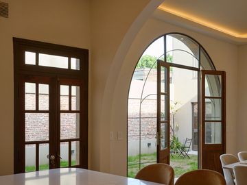 VENTA RICCHIERI 1400, CASA 3 DORMIT + comodin, 3 baños, cochera, patio y piscina.