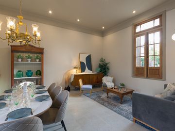 VENTA RICCHIERI 400, CASA DOS PLANTAS, 3 DORMITORIOS, 3 BAÑOS, CON COCHERA.